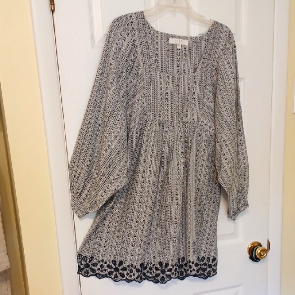 Joie Sz S, Black and White Patterned Boho Dress With Long Puff Sleeves.